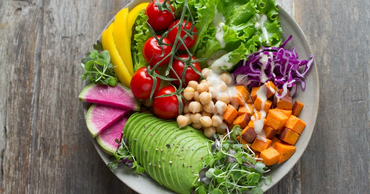 Mindful Eating vs Calorie Counting: Can They Work Together?